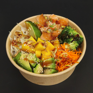 Poké saumon mariné sauce hawaïenne 